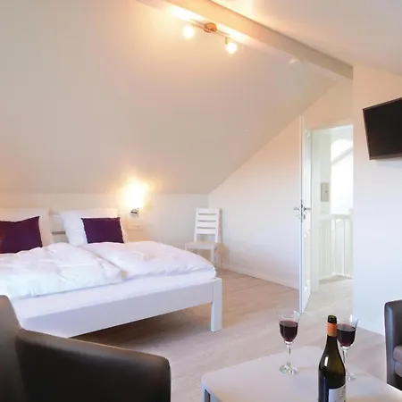 4 Bedroom In בית נופש Dagebüll